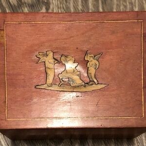 🎄 Small wooden  trinket box, cherub design inlay jewellery